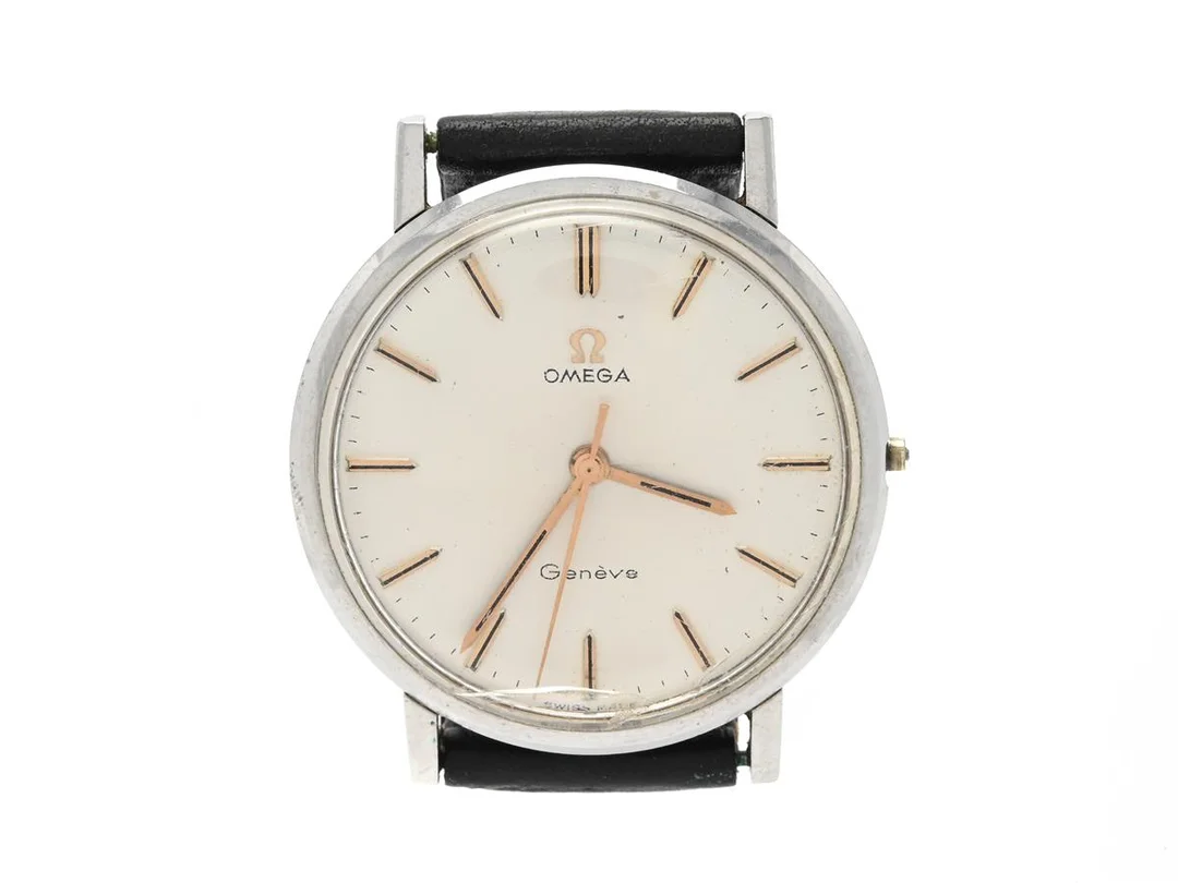 OMEGA, Genève, Cal 601, Serie nr. 26673637, Ref nr. ST 131.0019, Boett nr. 131.019, herrur, 34 mm, stål, manuell, plexiglas (skadat), skadad urtavla, OBS: saknar krona, läderband, ca 1967. — Klockor/Omega — Kaplans