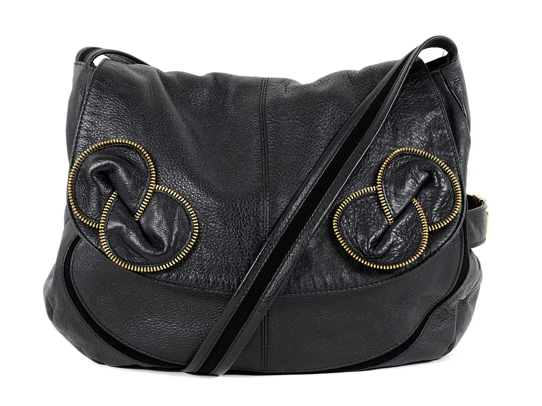 VÄSKA, SEE BY CHLOÉ, svart läder, gulmetall detaljer, 36x22x9 cm, reglerbar axelrem, dustbag. — Accessoarer/Väskor — Kaplans