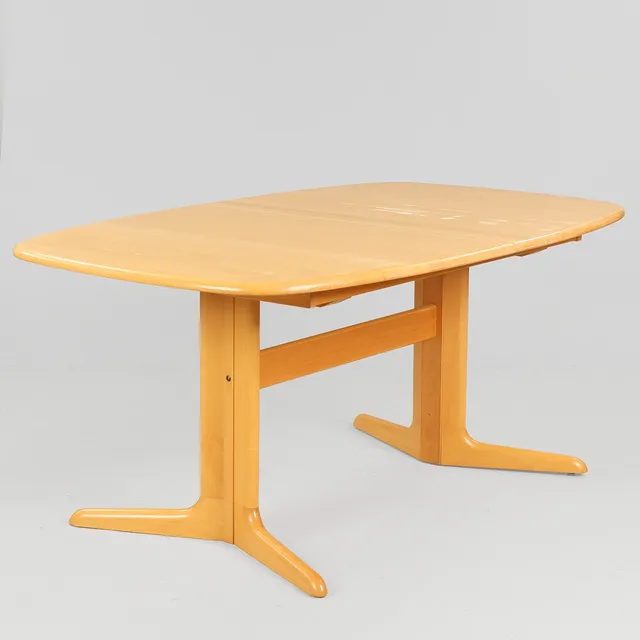 SKOVBY. Spisebord af bøg med to tillægsplader, model SM17BM BØG-MAS. (3).