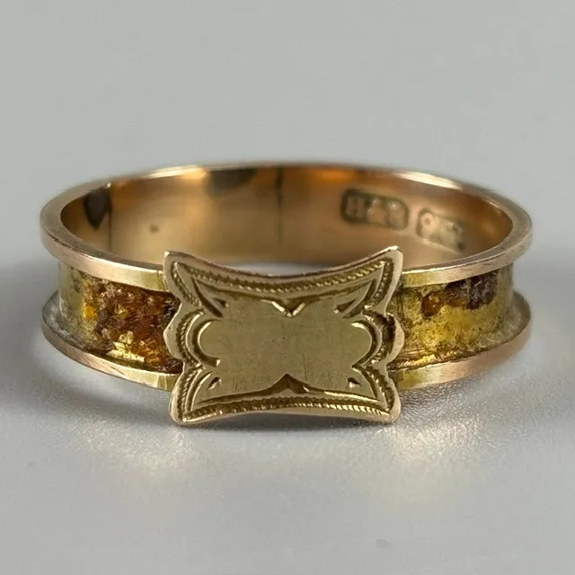 9CT GOLD RING.