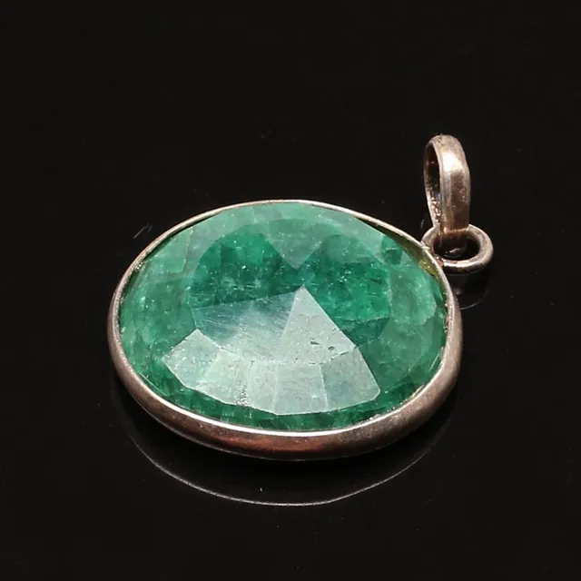 HÄNGE silver med rund, slipad, naturlig smaragd, 30.40 ct.
