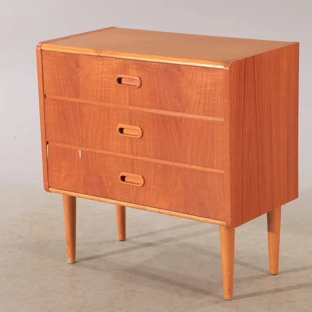 BYRÅ, 3-lådig, teak, 1900-talets mitt.