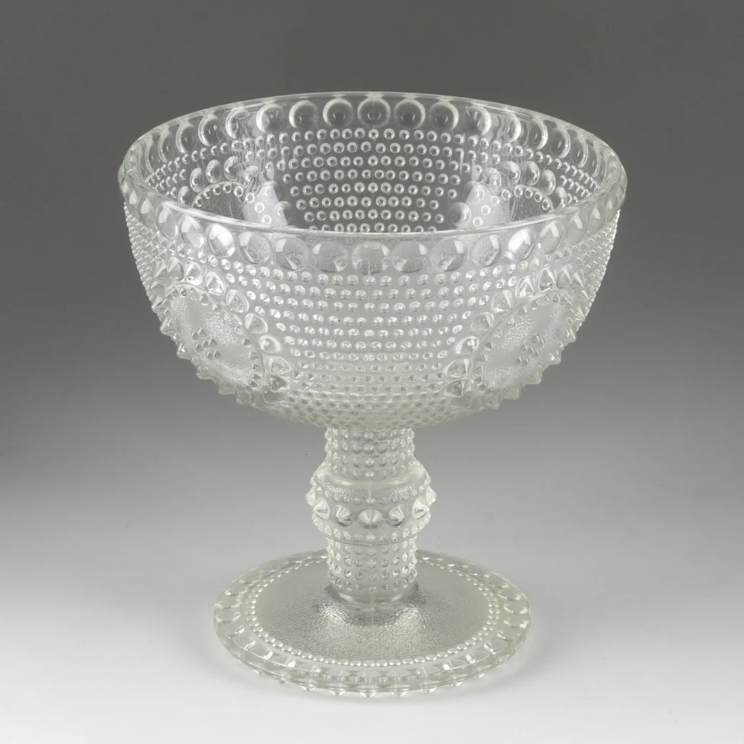 NANNY STILL. Skål på fot, glas, "Grapponia", etikettmärkt, Riihimäen Lasi, Finland. — Art glass — Stadsauktion Sundsvall