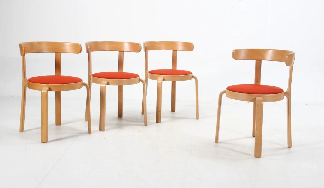 Rud Thygesen and Johnny Sørensen. Four armchairs / stacking chairs, model 8231 (4) — Furniture/Chairs — Lauritz