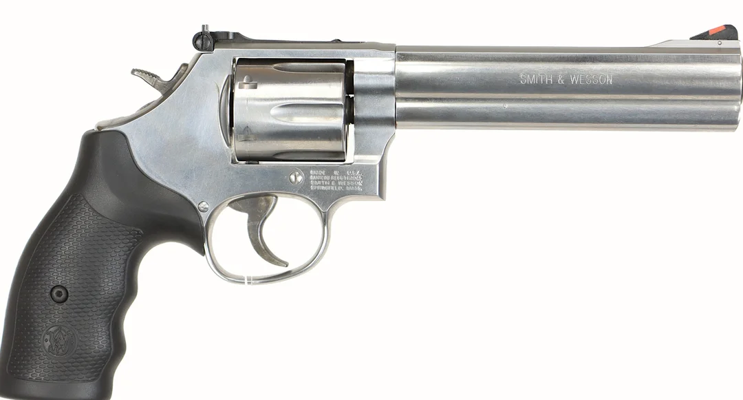 REVOLVER, fabrikat Smith & Wesson, modell 686-6, kaliber .357 Magnum, tillv.nr DKV6372, se-nr SE3148583. — Revolvers — Walter Borg