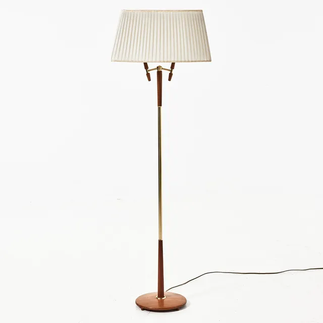 GOLVLAMPA, "MAE 82", Möller Armatur, Eskilstuna, teak/mässing, märkt undertill.