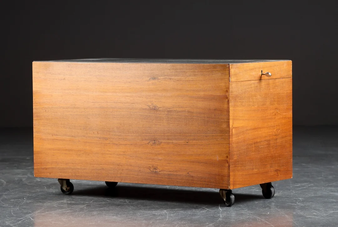 Poul Nørreklit. Barskab af teak, 1960'erne — Furniture/Cabinets, chests of drawers — Lauritz