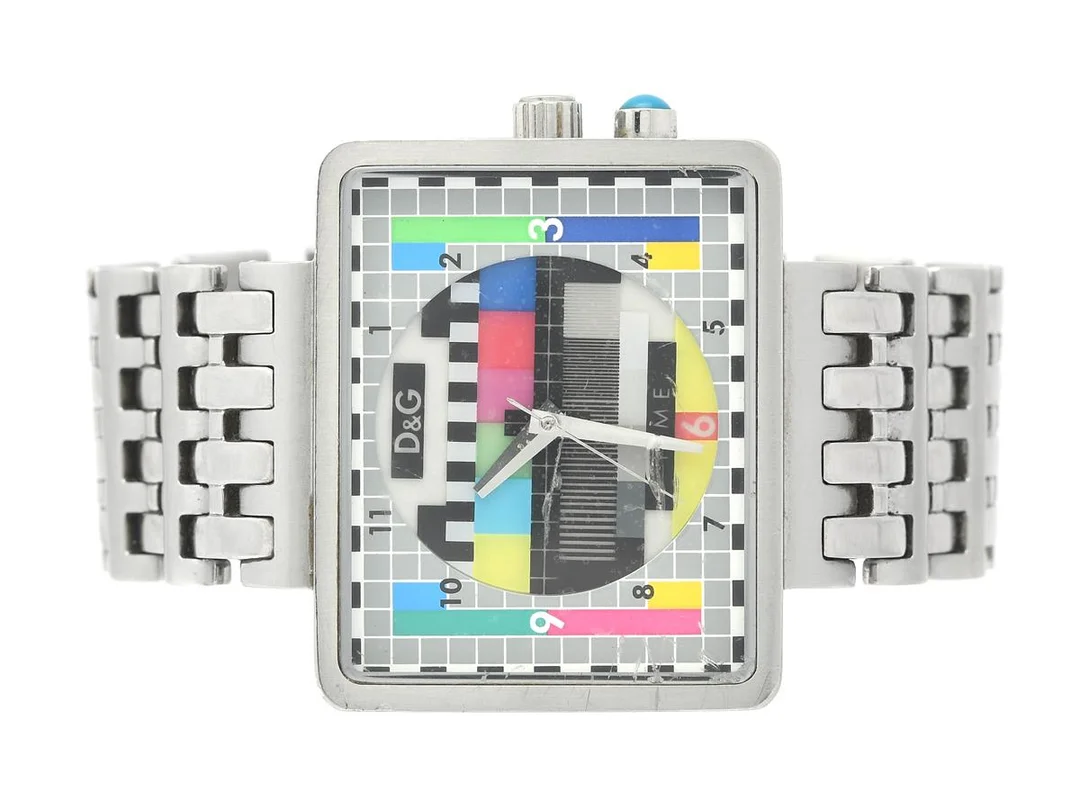Dolce & Gabbana armbandsur quartz stål, sprickor i glas, glappt lås på ena sidan, i behov av nytt batteri — Klockor/Dolce & Gabbana — Kaplans