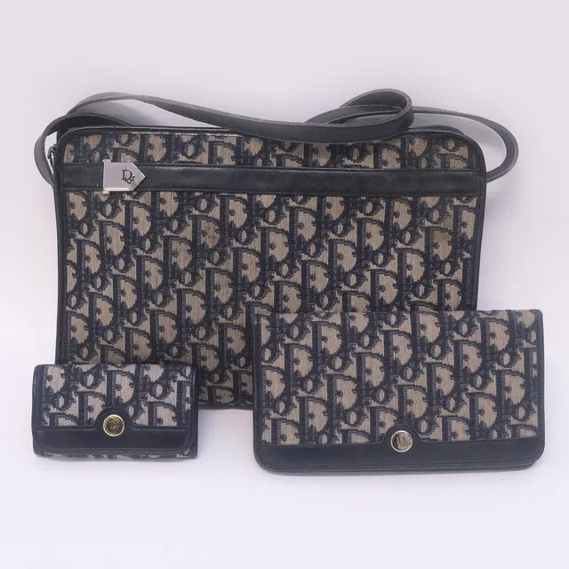 CHRISTIAN DIOR. VÄSKA, PLÅNBOK SAMT NYCKELFODRAL.