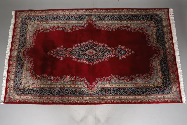 MATTA. Handknuten. Kirman, ca 161 x 271 cm.