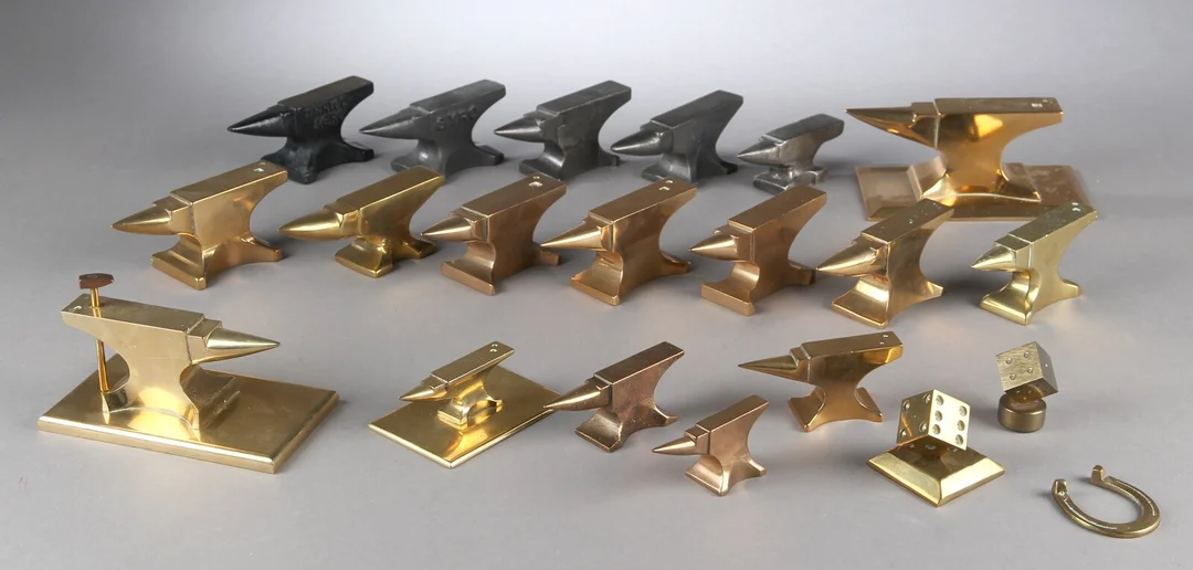 Samling messing og jern ambolte mm. (21) — Hobby and collectibles/Collectibles — Lauritz
