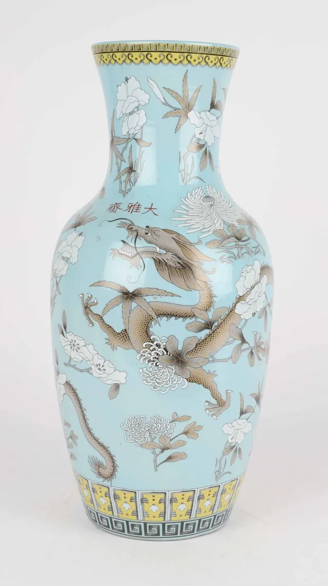 Chinese Vase of porcelain, decorated with dragons and flowers 20th century.