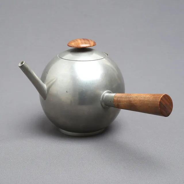 FIRMA SVENSKT TENN. Tekanna, tenn, Stockholm, 1934.