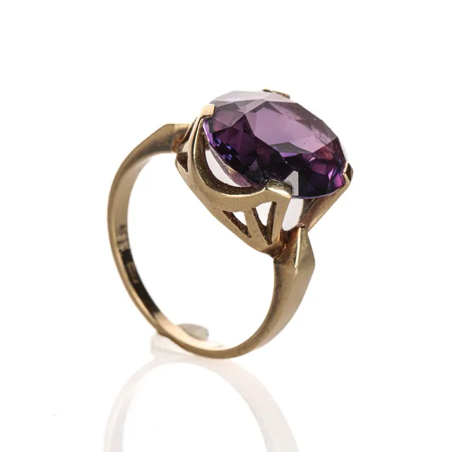 689780 Hugo Grün Vintage ring of 14 kt with synthetic sapphire, size 50