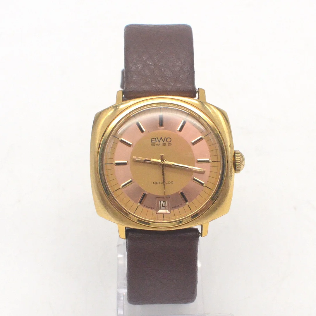BWC SWISS, INCABLOC, HERRENARMBANDUHR, VERGOLDETES GEHÄUSE, HANDAUFZUG, DAYDATE-ANZEIGE, SPÄE 20. JAHRHUNDERT. — Wristwatches — Kunst- und Auktionshaus Kleinhenz