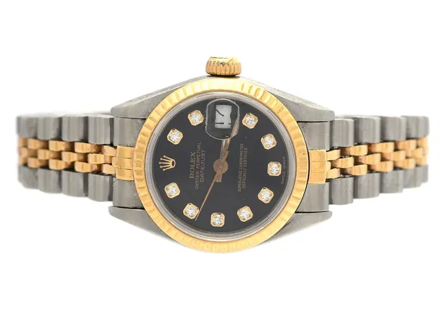 ROLEX, Oyster Perpetual, Datejust (Swiss Made), Chronometer, Ref nr. 69173, Serie nr. E302429, Cal 2135, Verk nr. 1551392, Boett nr. 69000A, damur, 26 mm, stål/guld, automatisk, safirglas (nagg), datum, utbytt urtavla, diamanturtavla (10 st. 8/8), defekt (akut servicebehov), Jubileelänk (skadad), viklås, Ref nr. 62523D.18-O5/468 B, ca 1990, box, ytterkartong.