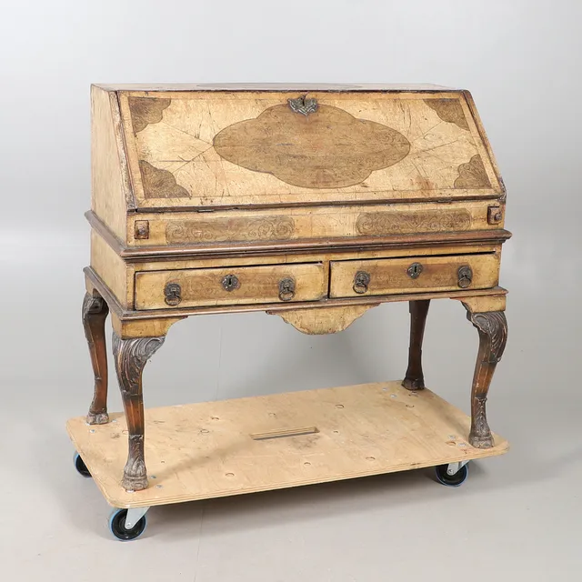 AN 18TH CENTURY AND LATER INLAID WALNUT AND OTHER TIMBER BUREAU.