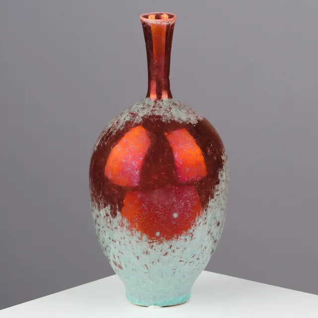 ISAK ISAKSSON (F.1949). Ceramic vase with narrow neck glazed in crystalline glaze with lustre effect, own studio, Sweden, 21st century.