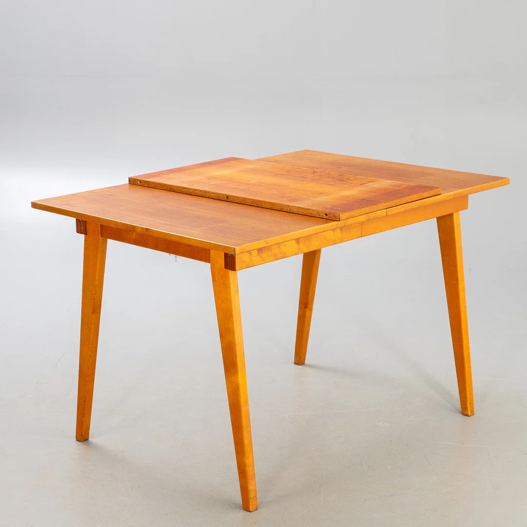Esstisch, ausziehbar mit einer Platte, Teak / Buche, Finnland, 1960er Jahre. — Dining tables — Stockholms Auktionsverk Hamburg
