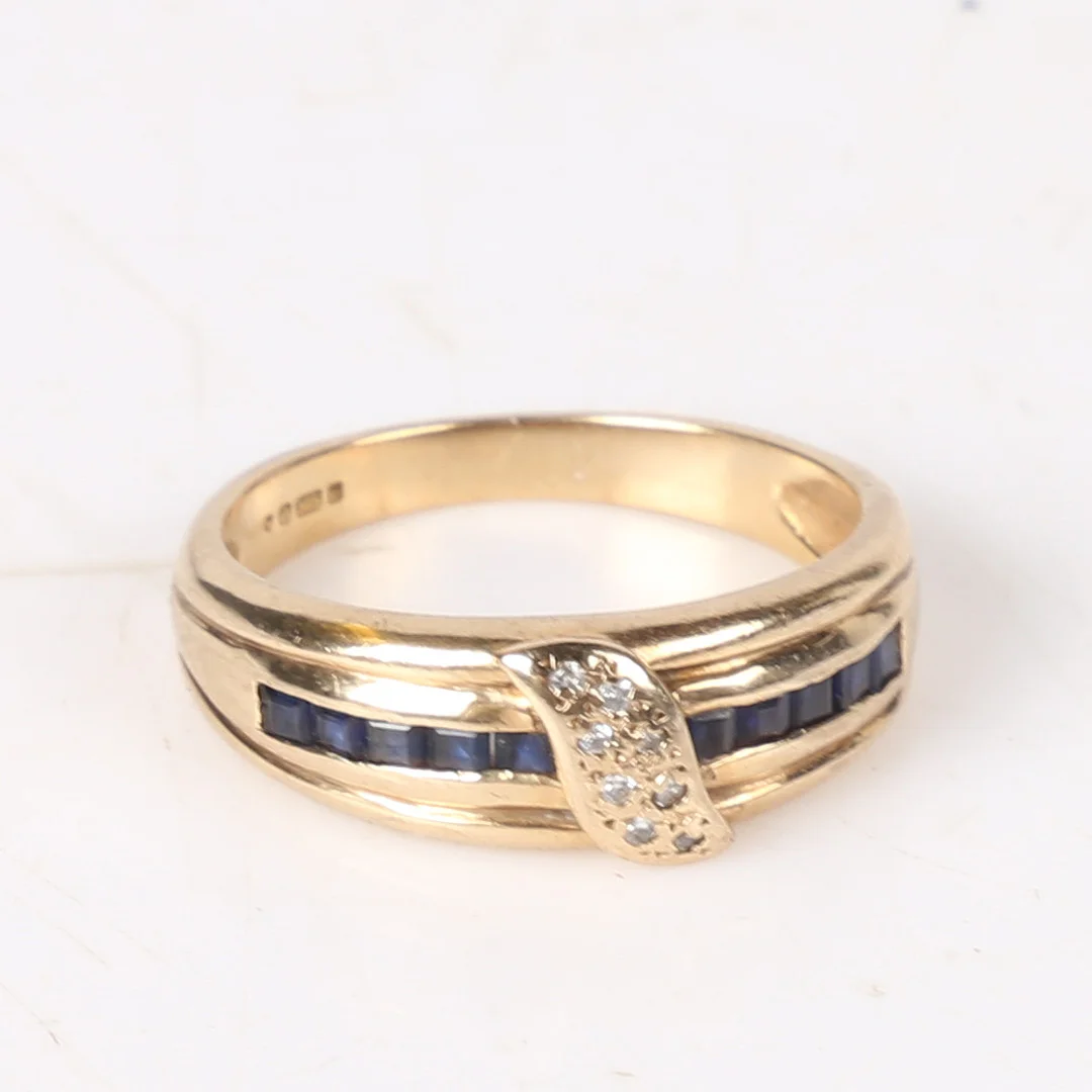 A 9 CARAT GOLD, SAPPHIRE AND DIAMOND RING. — Rings — Bishop & Miller