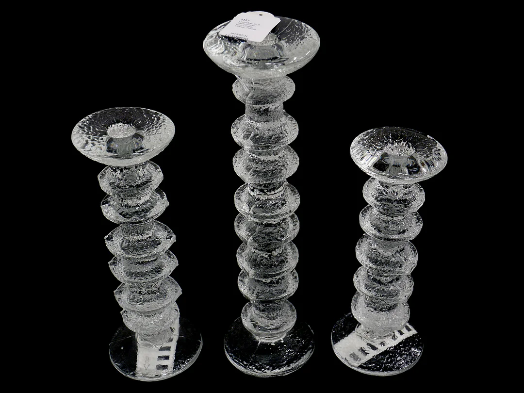 Ljusstakar, tre st. Iittala Festivo, en skadad, höjd 215mm, 240mm, 310mm — Glas/Övrigt — Kaplans