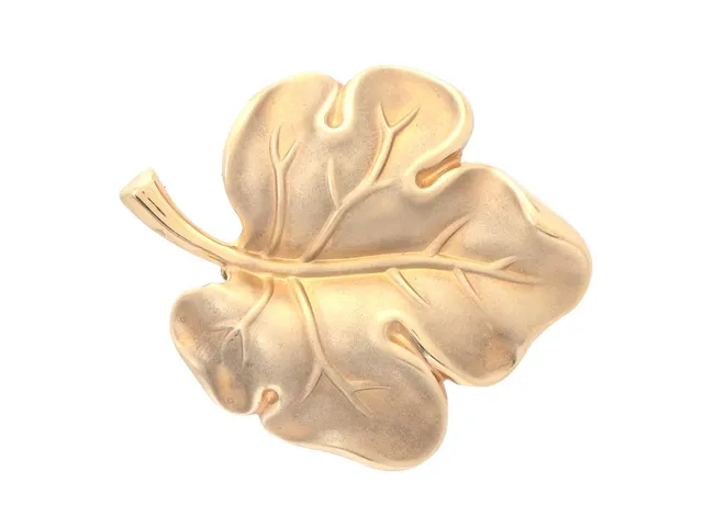 BROSCH, 18K guld, löv, mått 3,9 x 3,3 cm, vikt 4,5 g.