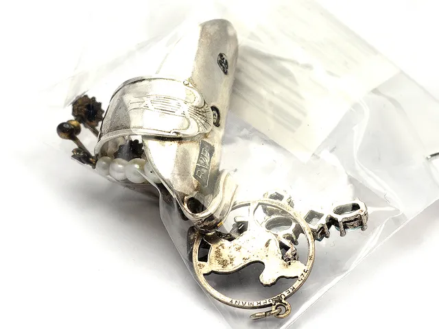 Parti 925S (ring, 2 st hängen, ett par örhängen), 19,3g.