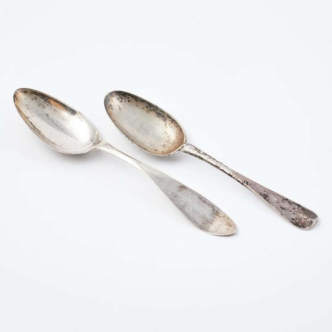 MATSKEDAR, 2 st, silver, Lorens Stabeus, (verksam 1745-1778) Stockholm 1755, samt Carl Fredrik Seseman (verksam 1781-1819), Arboga 1815. — Silver — Stockholms Auktionsverk Sickla