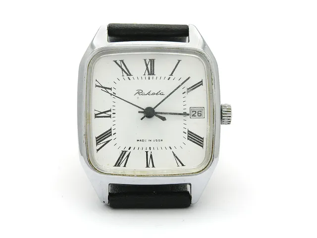 RAKETA, rysk, herrur, 32 x 32 (40,5) mm, Cal 2641.H, Boett nr. 283, vitmetall, manuell, plexiglas, datum, skadad urtavla, läderband, ca 1985.