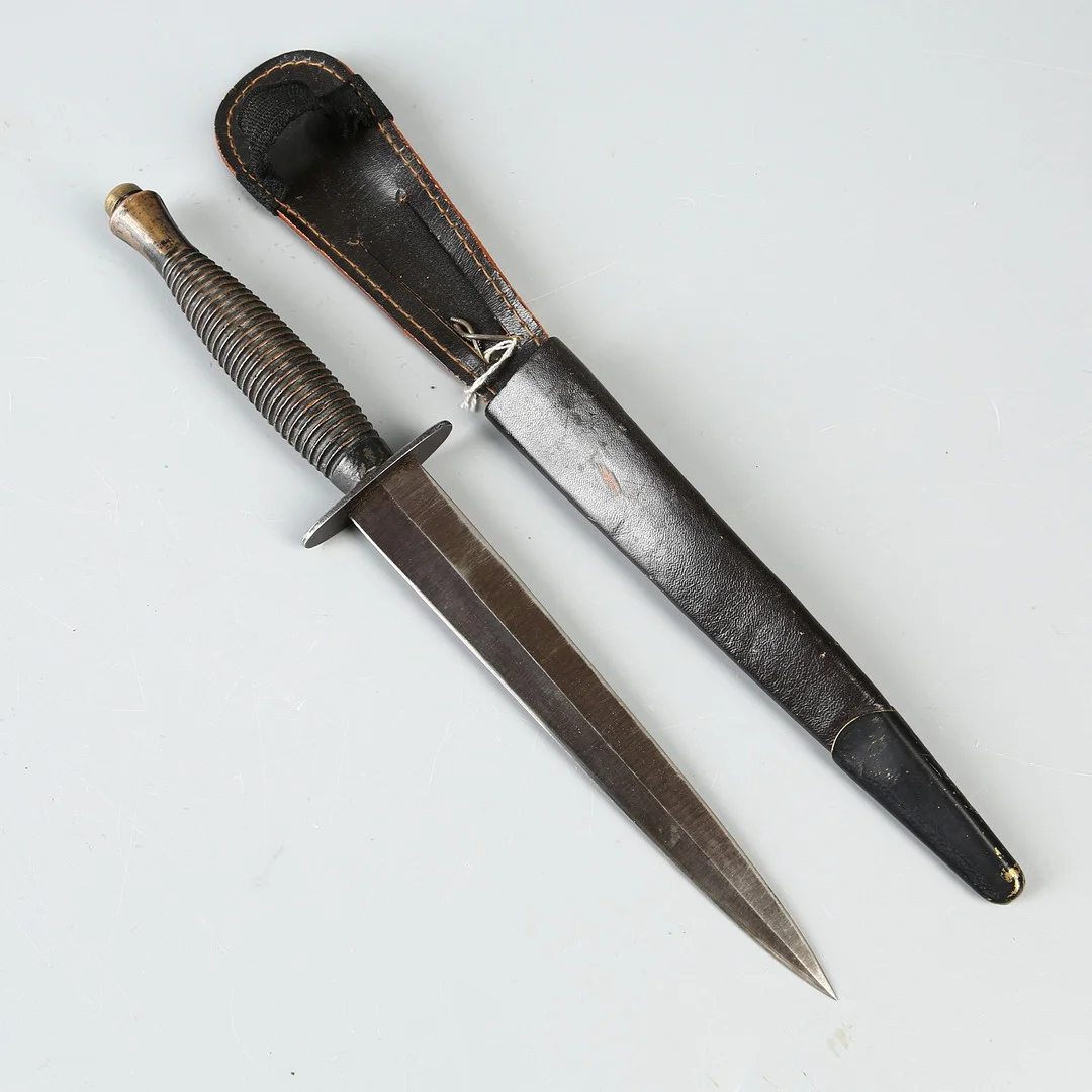 STRIDSKNIV, Storbritannien, av typen Fairbairns/Sykes. — Edged weapons — Auktionshuset Kolonn
