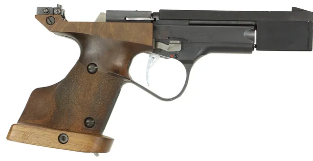 PISTOL, fabrikat Unique, modell DES/69-U, kaliber .22LR, tillv.nr 774411, se-nr SE0586195.
