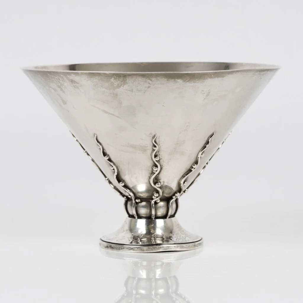 Evald Nielsen. Silver centerpiece — Silver, bronze, copper and pewter/Hollowware — Lauritz