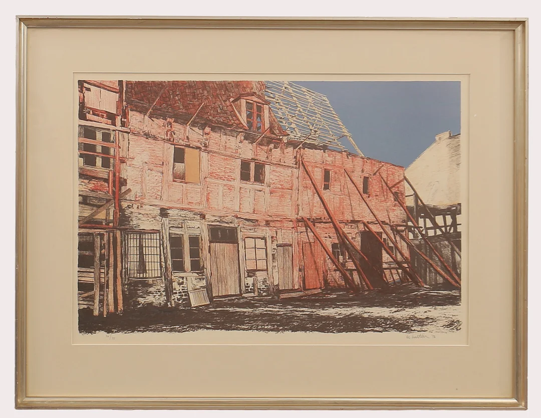 BO HULTÉN. Färglitografi, rivningshus med stöttor, numrerad 20/75, signerad, daterad 1976. — Engravings & Prints — Limhamns Auktionsbyrå