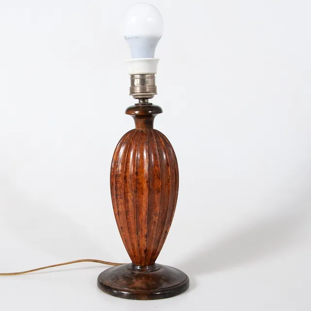 BORDSLAMPA, trä, 1900-talets mitt.