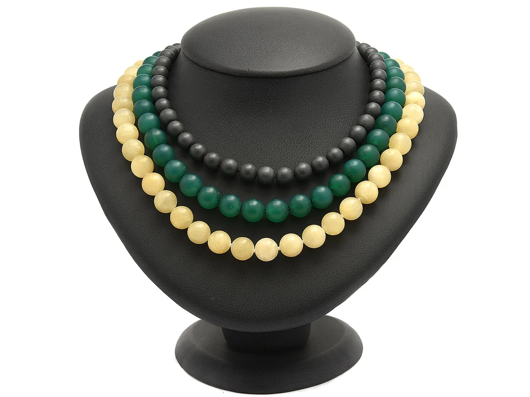 3 COLLIER, kulor av hematit och natursten ca 8-10 mm, vit metall, längd 43/46/55 cm, vikt 211,7 g, dobbar passar till lynggaardlås. — Smycken/Collier — Kaplans