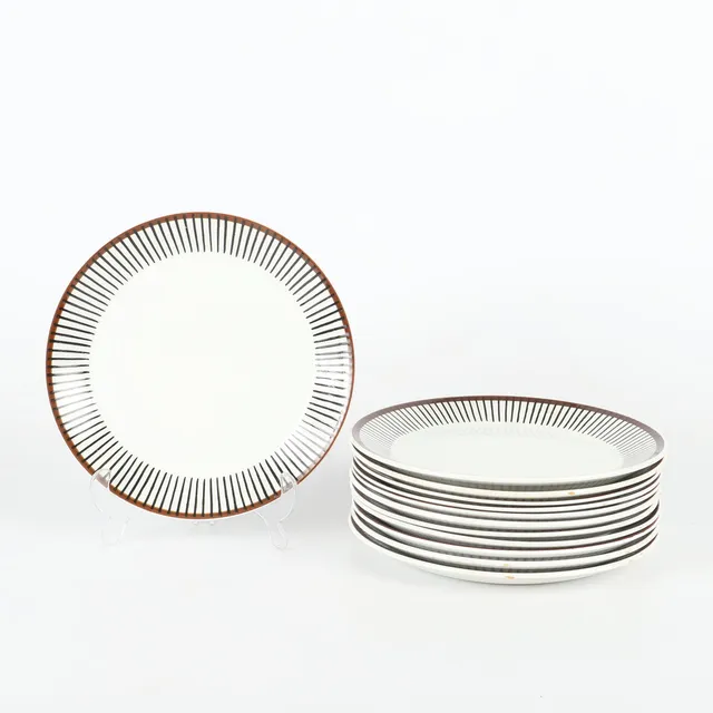 STIG LINDBERG. Tallrikar, 12 stycken, "Spisa Ribb", Gustavsberg.