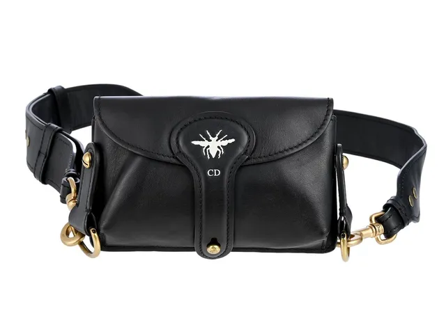 VÄSKA, CHRISTIAN DIOR, Mini Saddle Bag, svart läder, mässingfärgade beslag,19x14x3 cm, märkt 35-MA-1126, kvitto från 2017, avtagbar axelrem, bruksslitage.