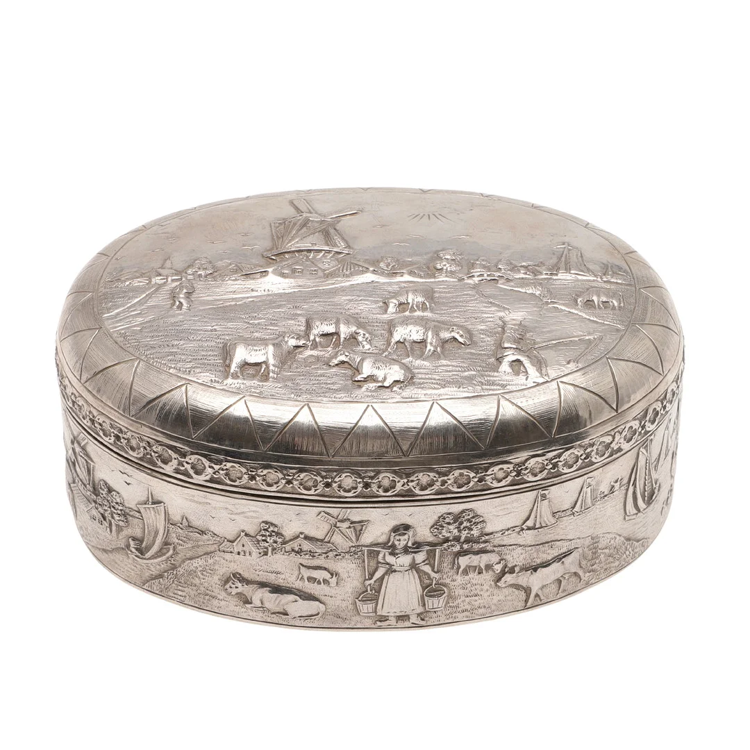 A 20TH CENTURY DUTCH SILVER BOX. — Silver — Lawrences Auctioneers