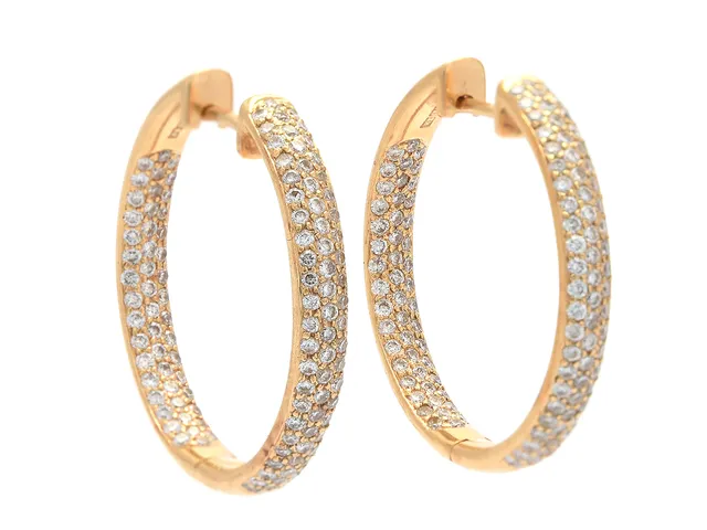 ÖRHÄNGEN, 18K guld, 306 briljantslipade diamanter ca 1,55 ctv, ca TW-W/VS-SI, H Strömdahl, Stockholm, diameter 2,2 cm, vikt 8,1 g, stift.