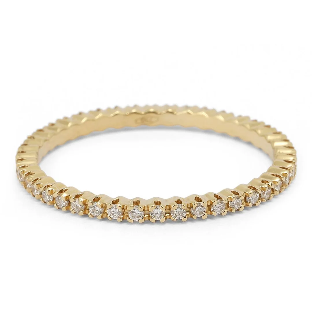 A diamond ring set with numerous diamonds mounted in 18k gold. Weight app. 1 g. Size 53.5. — Jewellery/Rings — Bruun Rasmussen