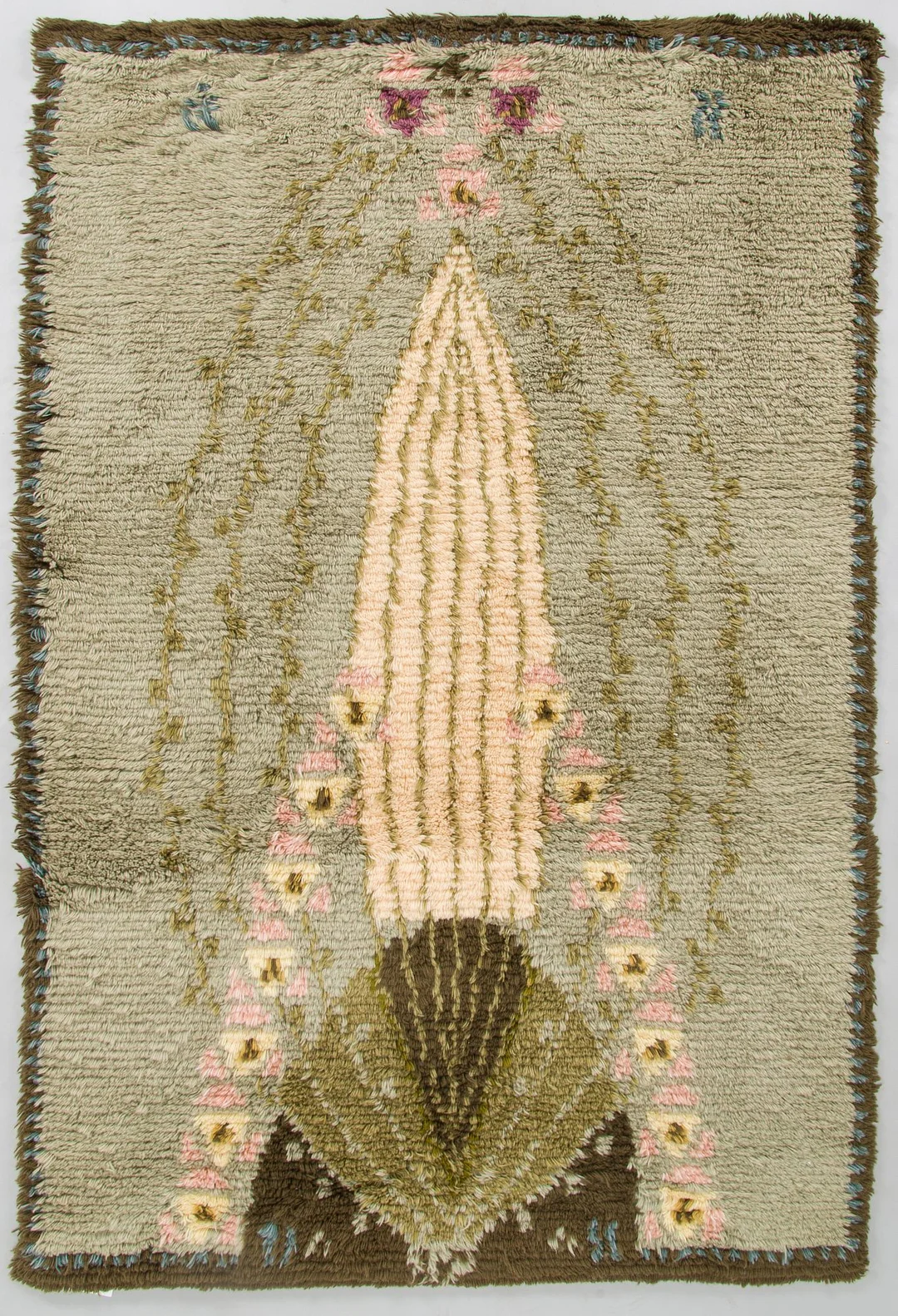 Eliel Saarinen, rya, modell för Finska handarbetets vänner. Ca 185 x 125 cm. — Design/Övrigt — Bukowskis