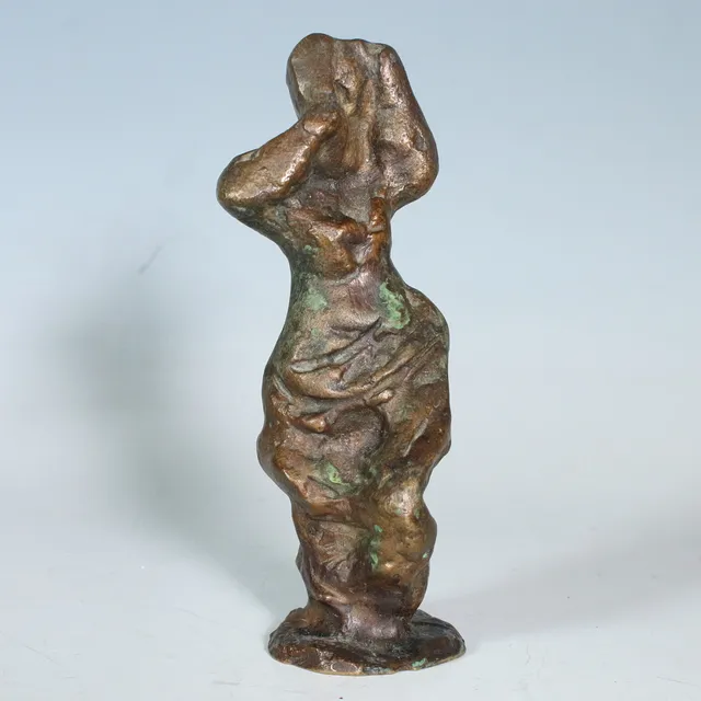 CURT BECKMANN (1901-1970). Bronzeskulptur, Frau im Gewand ''.