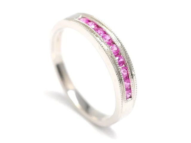 RING, 18K vitguld, 9 rosa safirer, stl 17 3/4mm, 3,8g