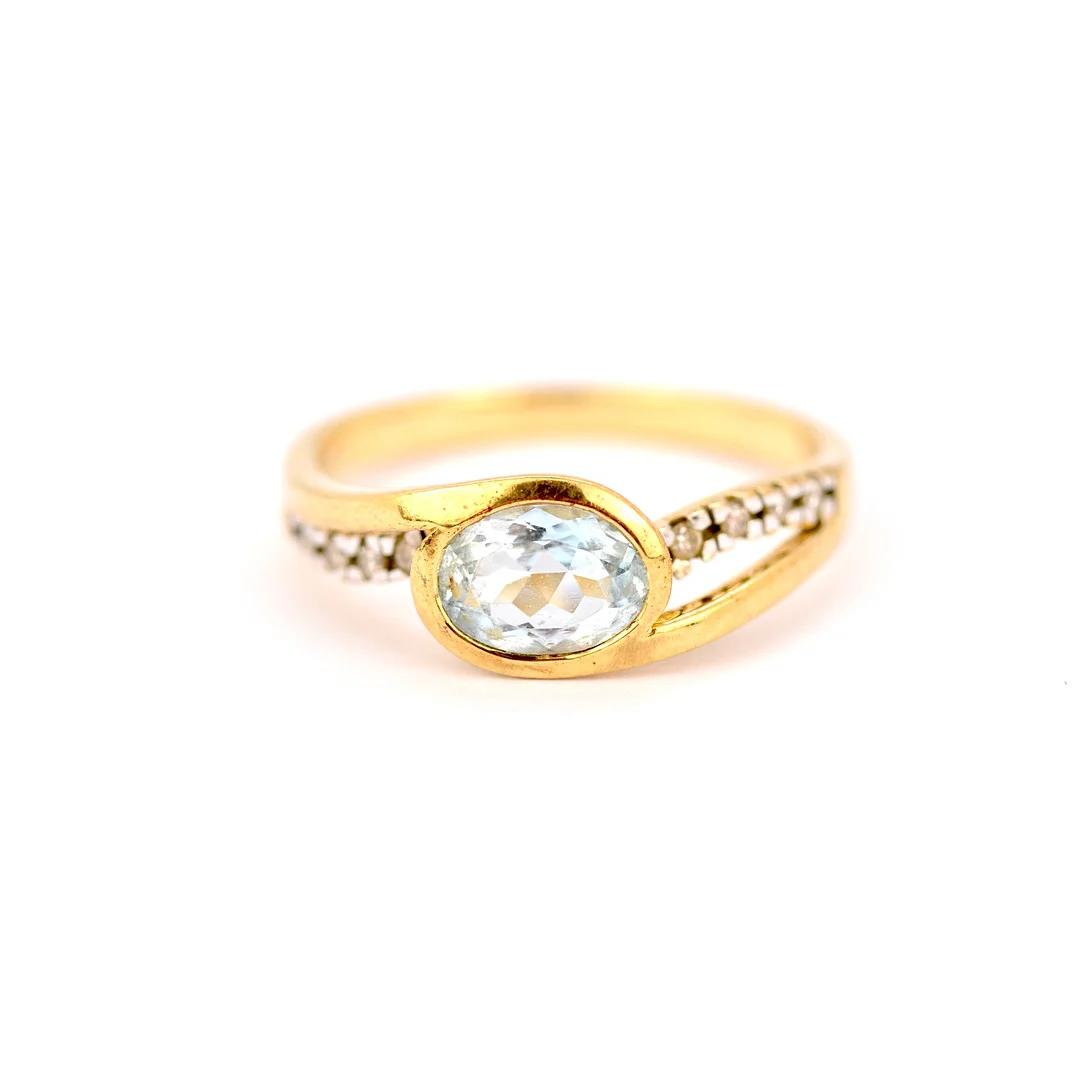 9CT GOLD AQUAMARINE & DIAMOND RING. — Rings — Chalkwell Auctions