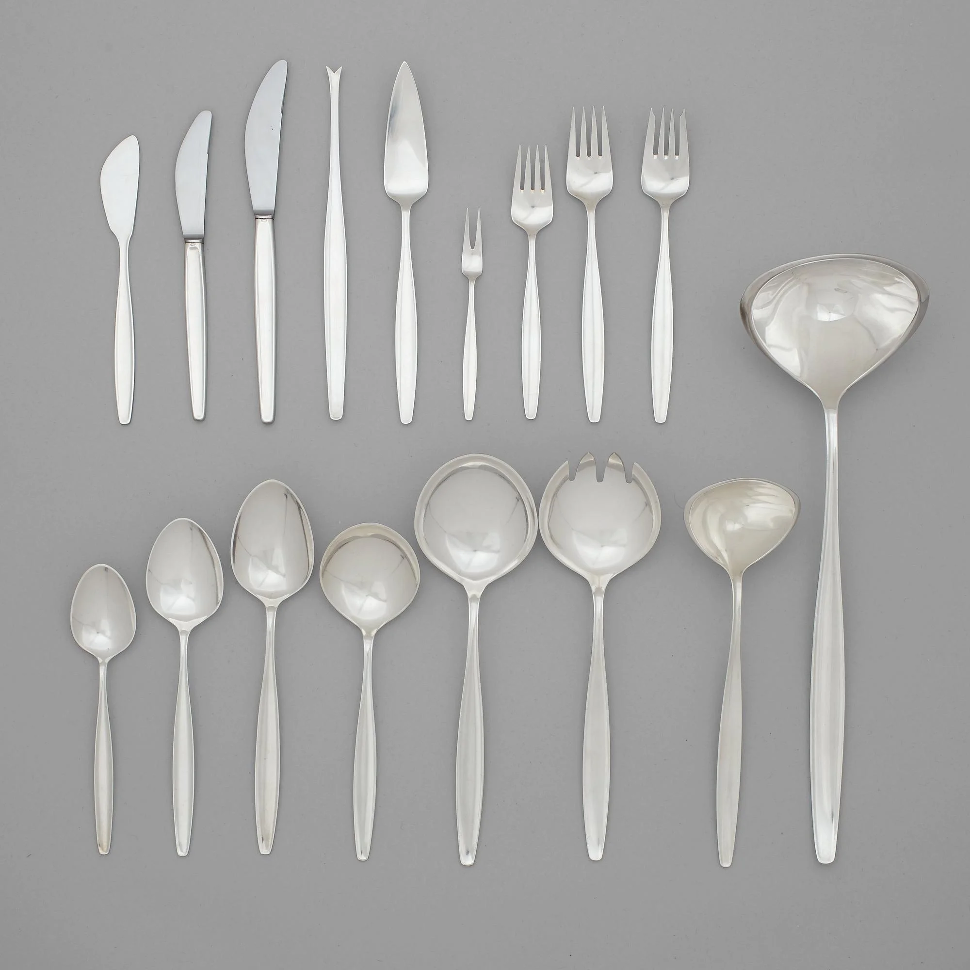 Tias Eckhoff, bestickuppsättning "Cypress", 128 delar, Firma Georg Jensen, Köpenhamn efter 1953. — Bukowskis
