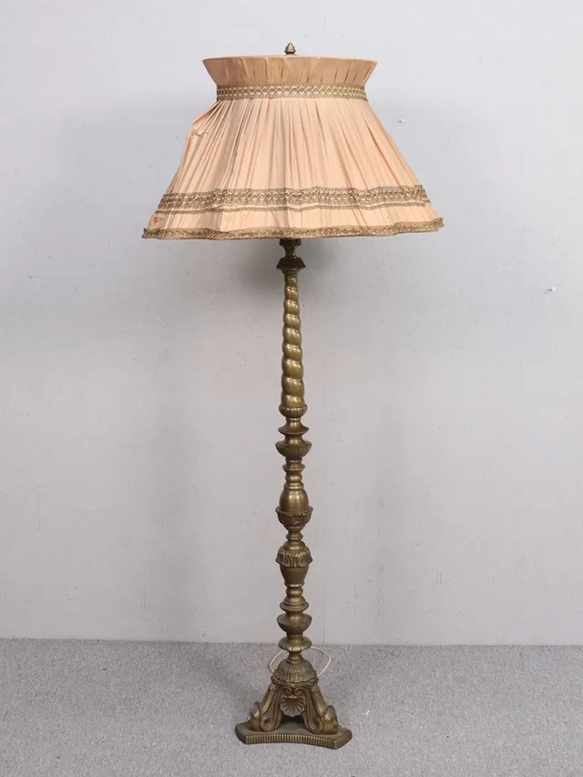 GOLVLAMPA, mässing, barockstil, 1900-talets första hälft.
