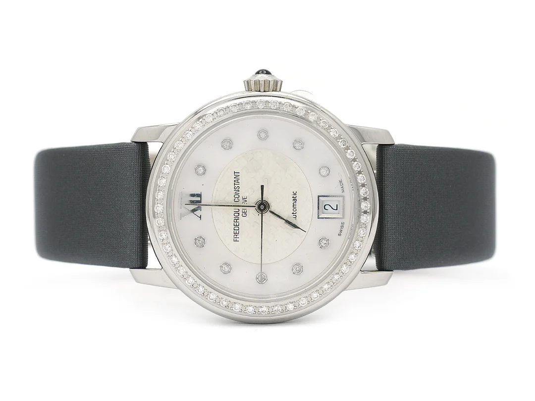 FREDERIQUE CONSTANT, Geneve, damur, 35 mm, Cal ETA, Serie nr. 1711579, Ref nr. FC-303WHD2PD6, stål, automatisk, safirglas, datum, pärlemorurtavla med diamanter (10 st. 8/8), briljantkrans (48 st. TW-W/VS-SI, ca 0,65 ctv), glasbaksida, läderband, viklås, ca 2010. — Klockor/Frederique Constant — Kaplans