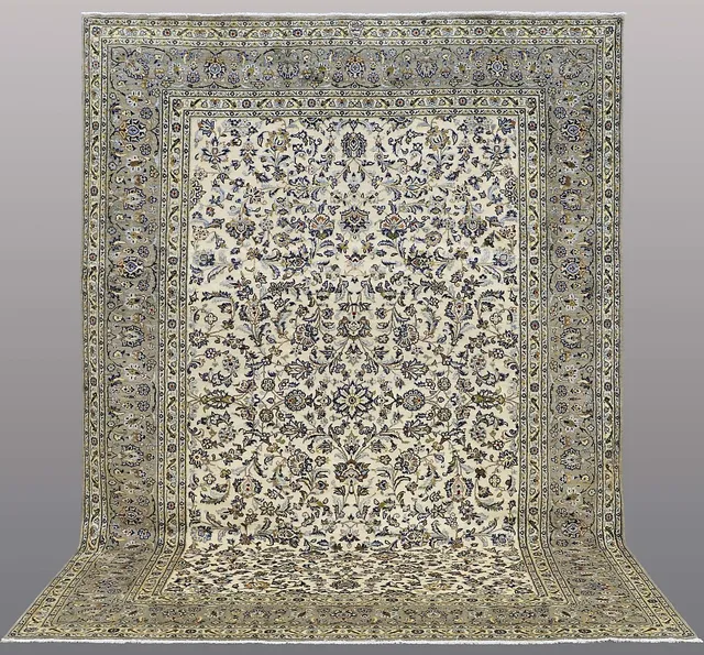 MATTA, persisk, ljus keshan, signerad, 356 x 250 cm.