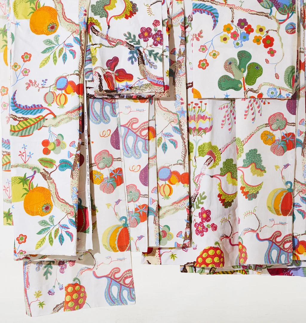 JOSEF FRANK. Gardinlängder, 6+2, "Vegetable tree", Firma Svenskt Tenn. — Carpets — Stockholms Auktionsverk Magasin 5