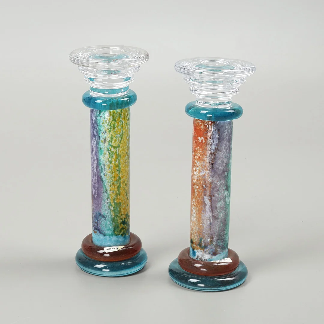 KJELL ENGMAN. Ljusstakar, ett par, "Cancan", glas, Kosta Boda. — Utility glass — Växjö Auktionskammare